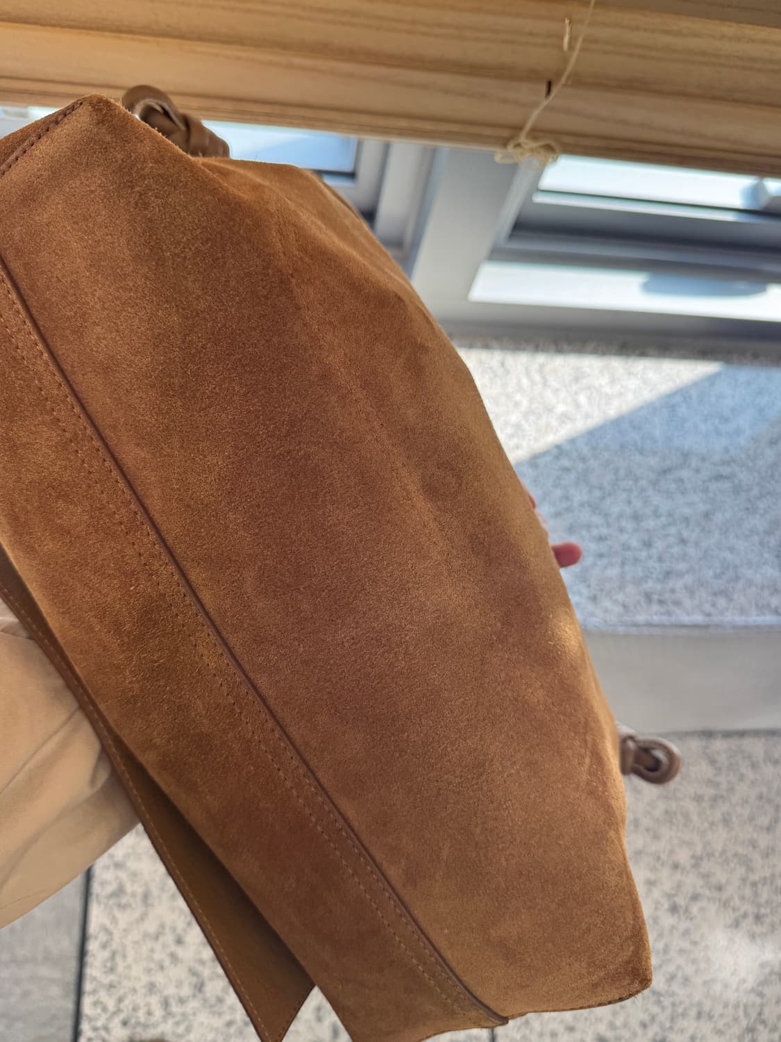 로에베 플라멩코 스웨이드 사첼백 상품이미지4