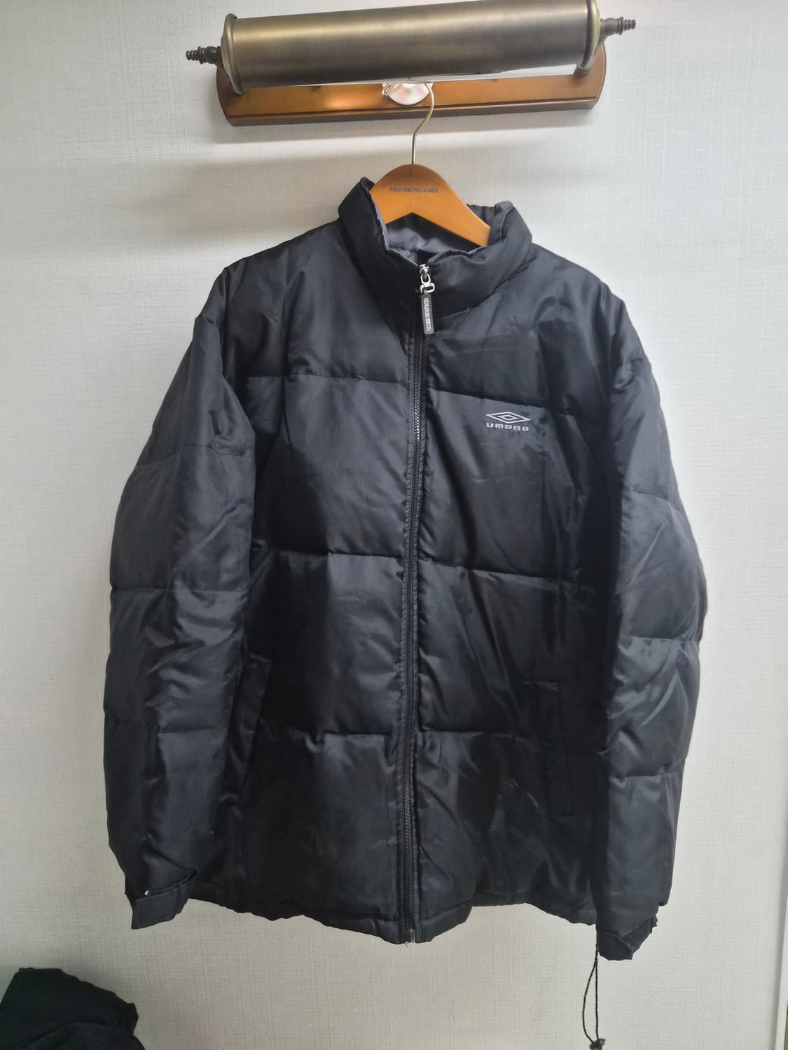 105) 엄브로 올드스쿨 덕다운 패딩 팝니다 상품이미지1