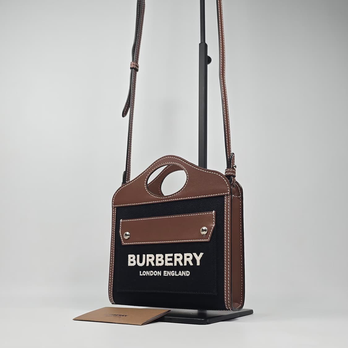 버버리 투톤 포켓 카이크로 토트 숄더백 상품이미지1