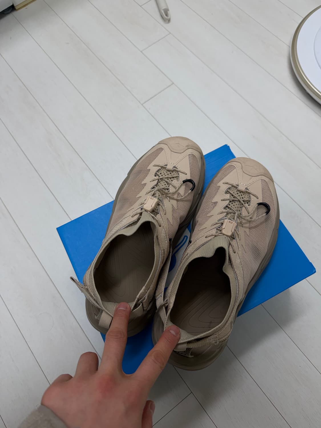 호카 호파라 2 285 사이즈  상태 딱 이대로입니다 당연히 찢김 없구요 상품이미지2