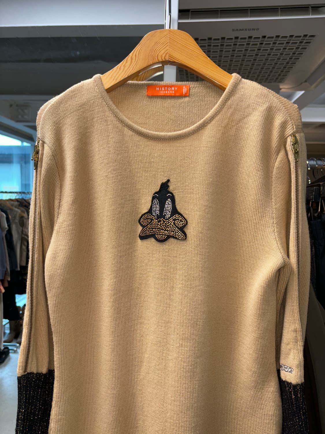 아이스버그 루니툰즈 대피 덕 니트 상품이미지3