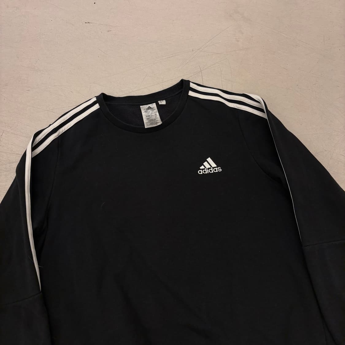 아디다스 이큅먼트 블랙 맨투맨 상품이미지2