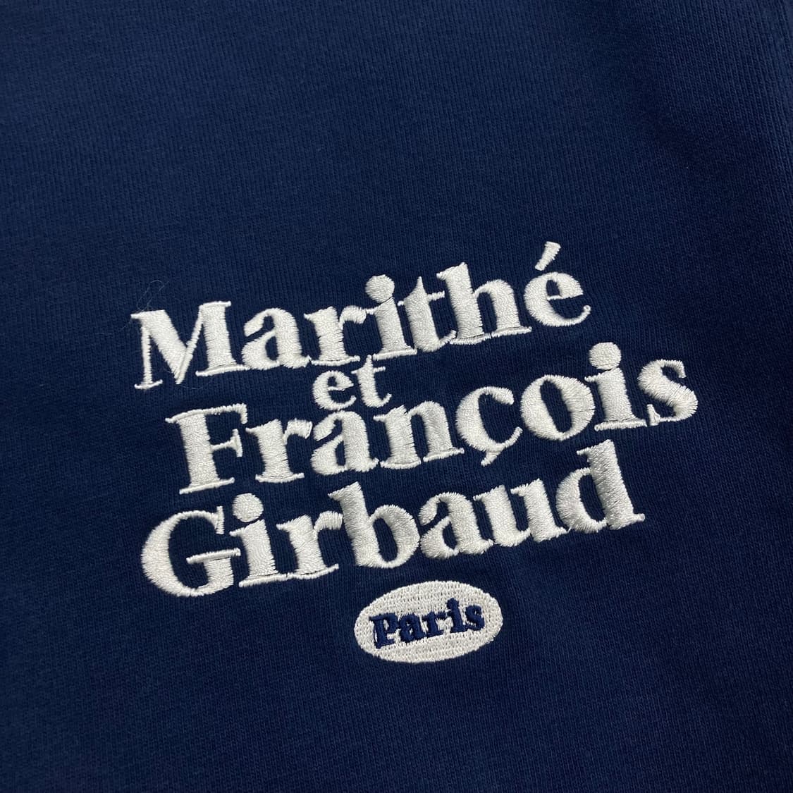 마리떼 프랑소와 저버 네이비 컬러 스몰 로고 맨투맨  상품이미지2