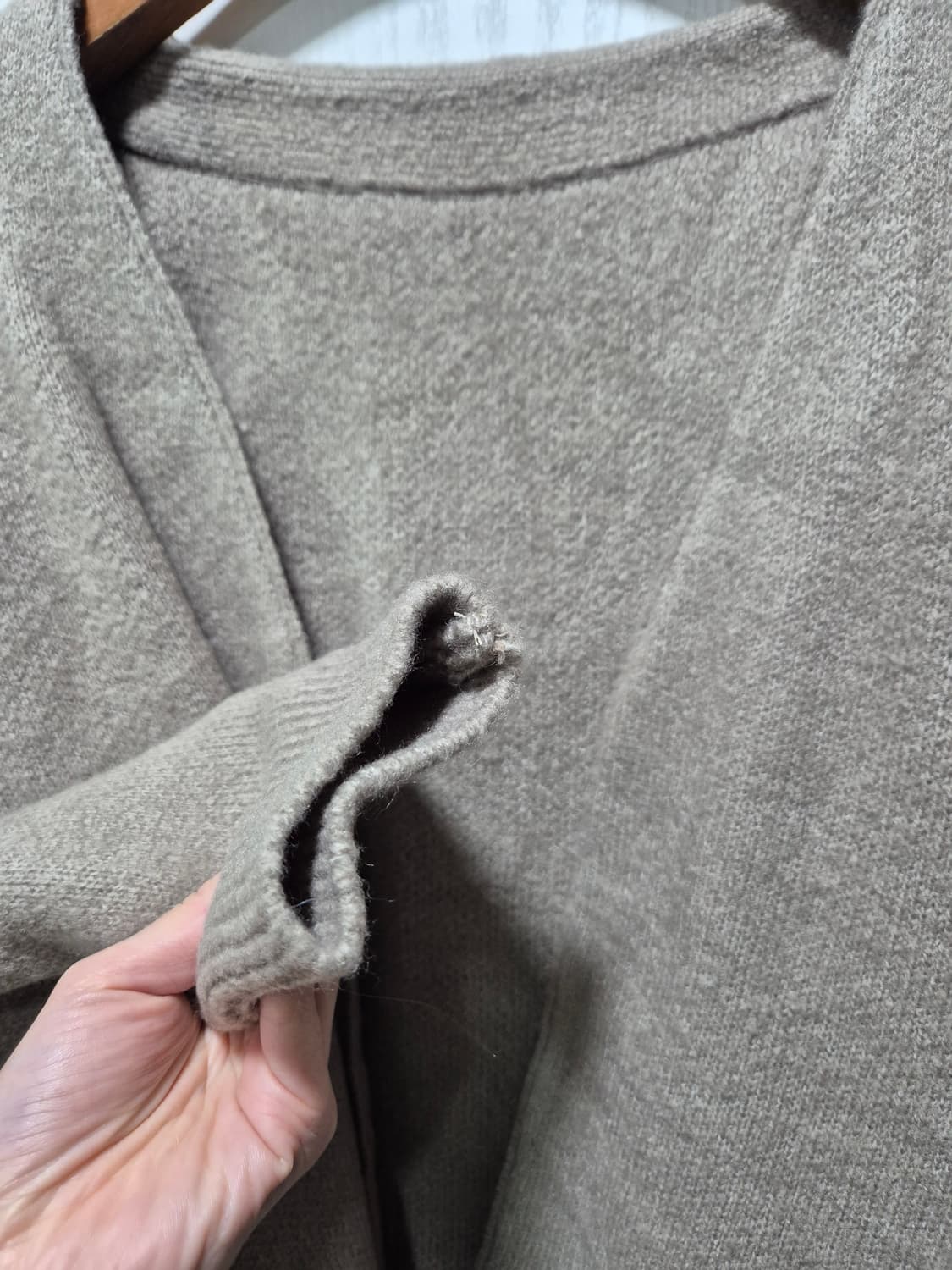 모카브라운 브이넥 니트 가디건 상품이미지4