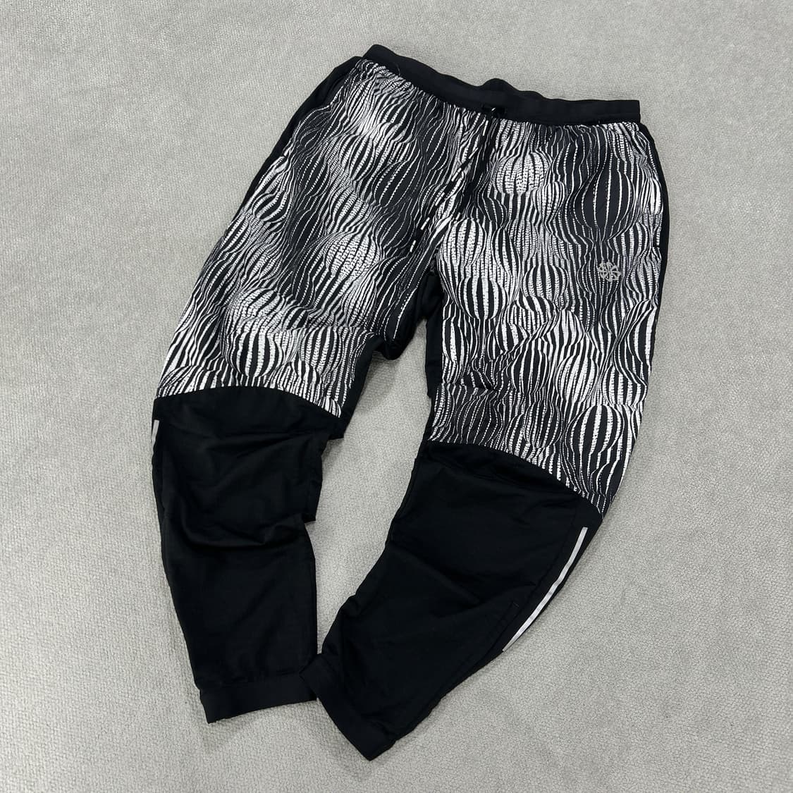 나이키 블랙/화이트 패턴 트레이닝 바지 XL 상품이미지1