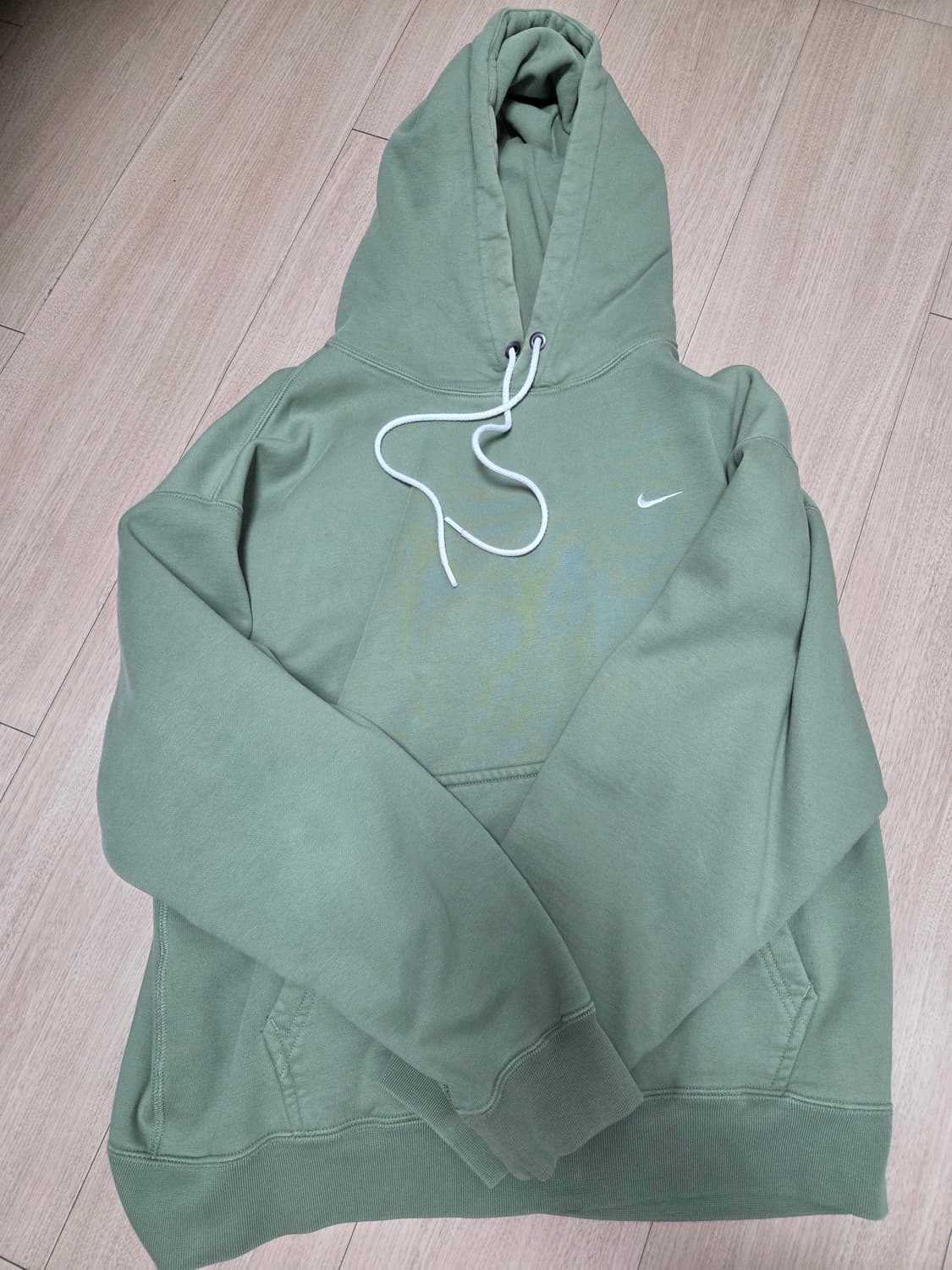 나이키 솔로 스우시 후드티 오일 그린 상품이미지1