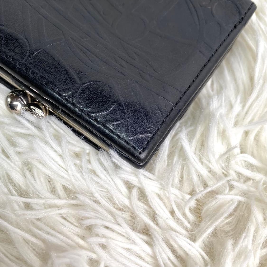 비비안 웨스트우드 가죽 엠보싱 패턴 지갑 상품이미지5