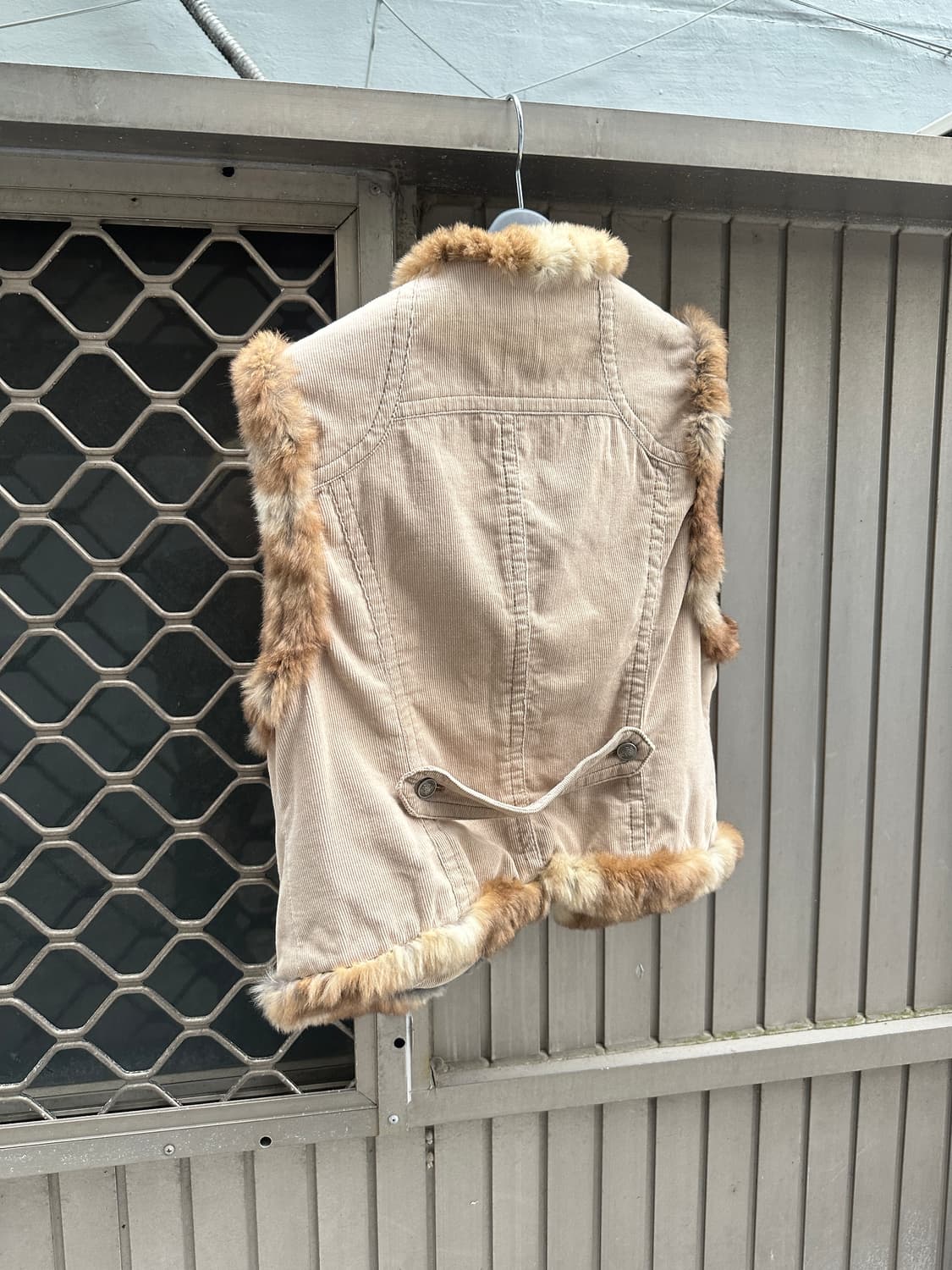 Rabbit fur toggle button crop vest 상품이미지6