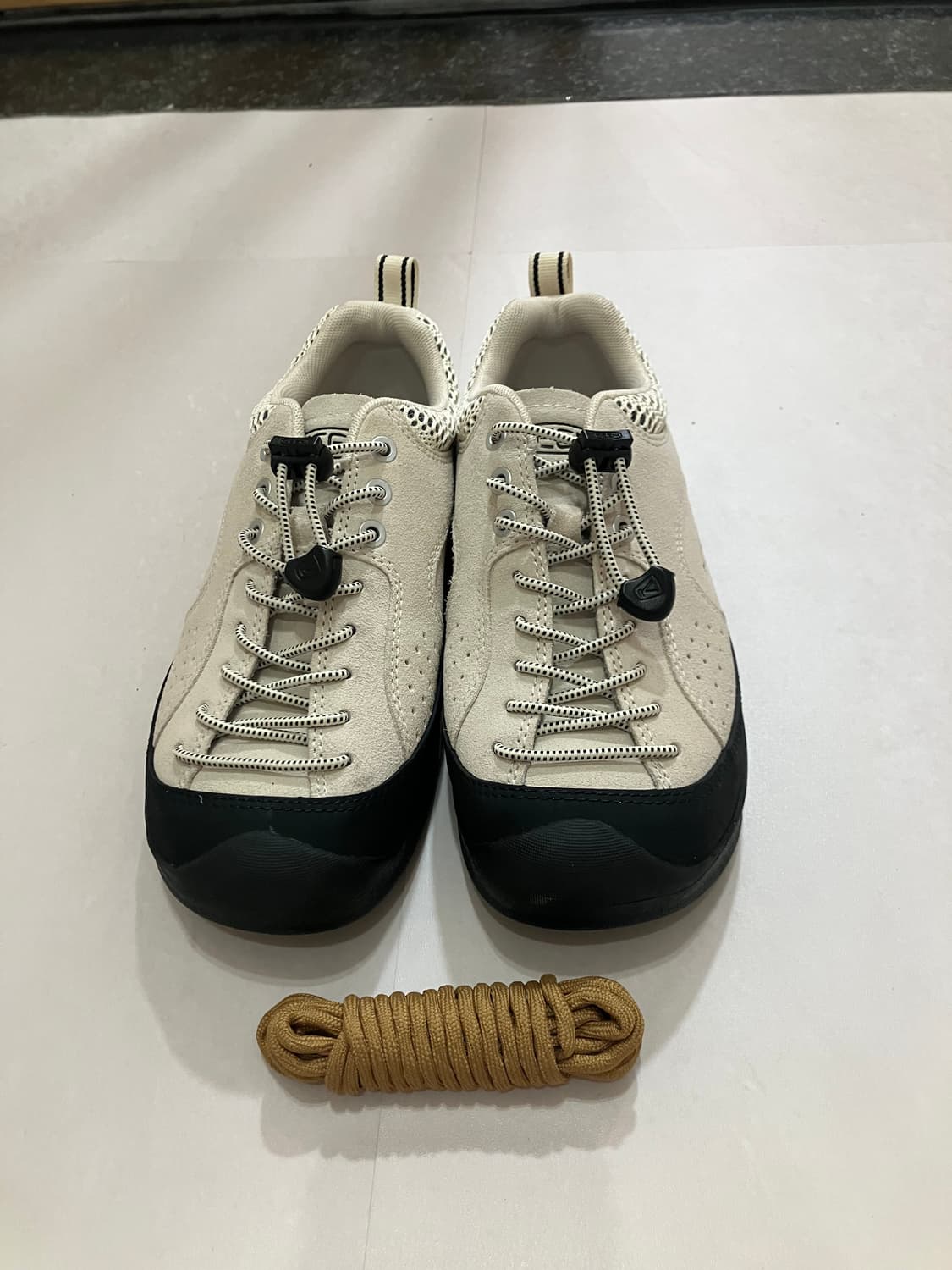 (새상품)26SS keen 킨 재스퍼 아이보리 여성 스니커즈 235 상품이미지4