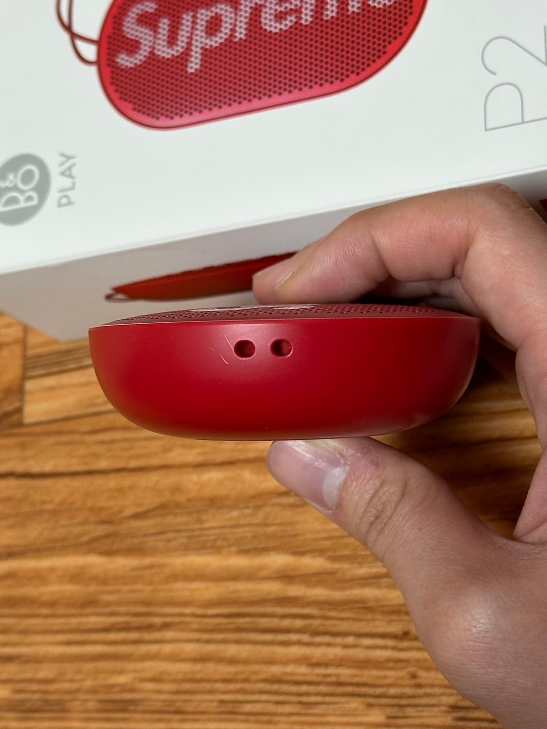 슈프림 B&O Beoplay P2 블루투스 스피커 상품이미지3