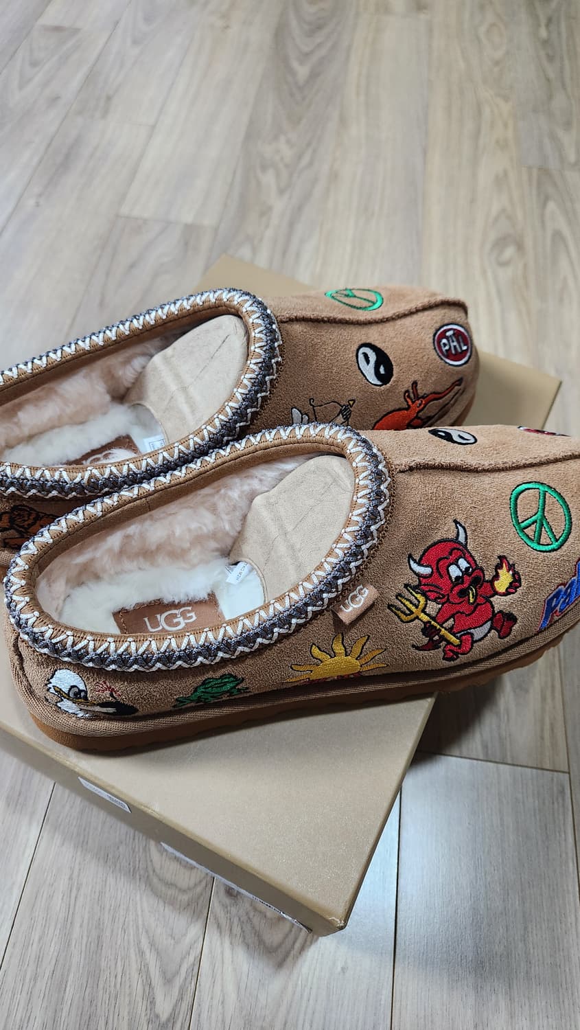 새상품 어그 x 팔라스 US8 타스만 슬리퍼 체스트넛 상품이미지1