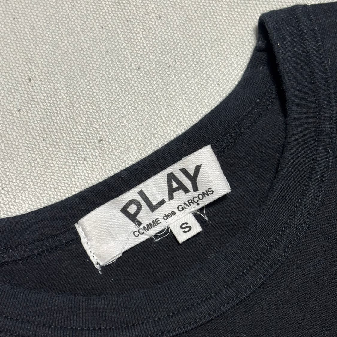 🫶🏻 꼼데가르송 여성용 골드하트와펜 블랙 반팔 티셔츠 🫶🏻 상품이미지4