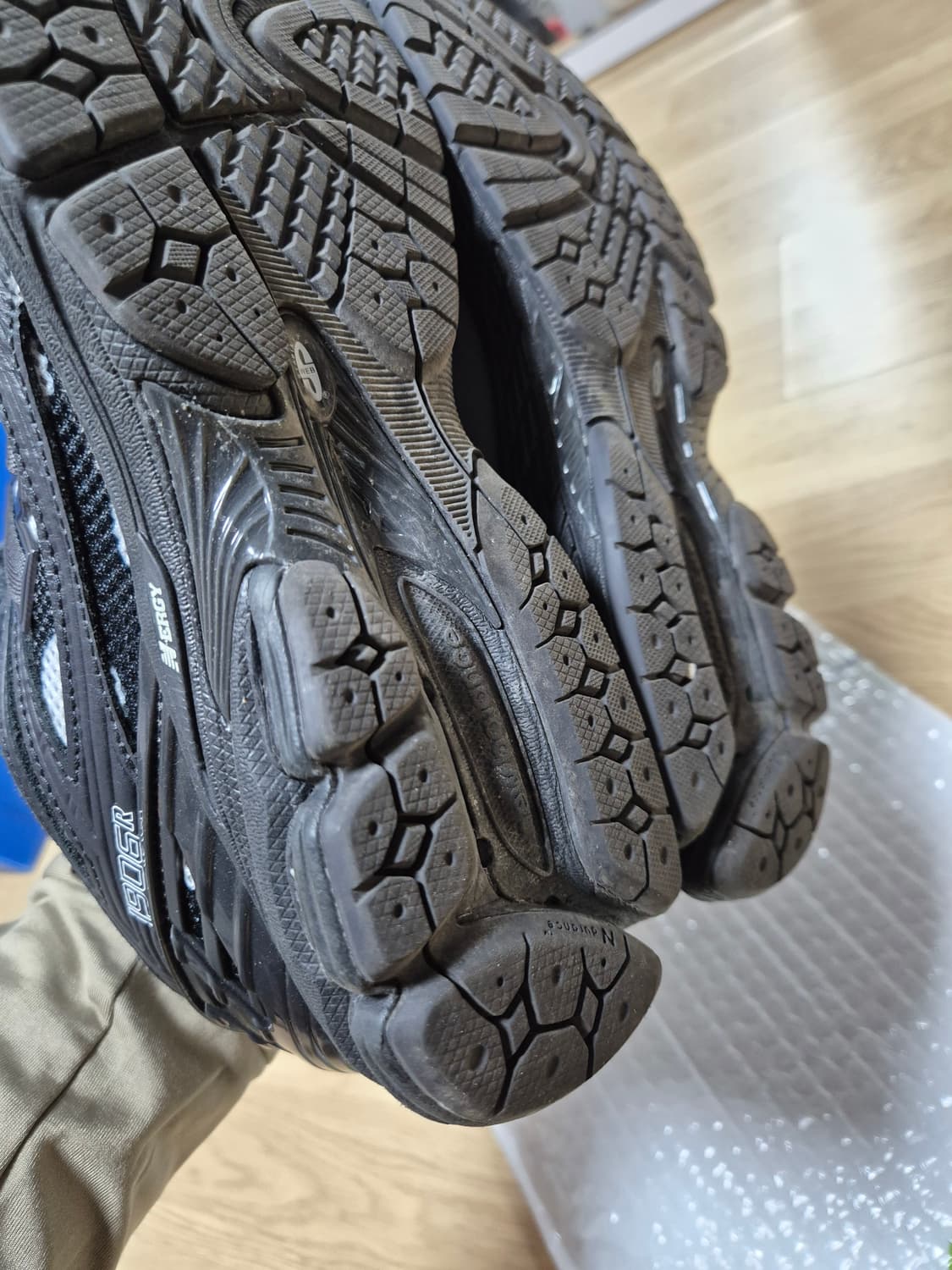 뉴발란스 1906R 폴카 닷 블랙 280 상품이미지5