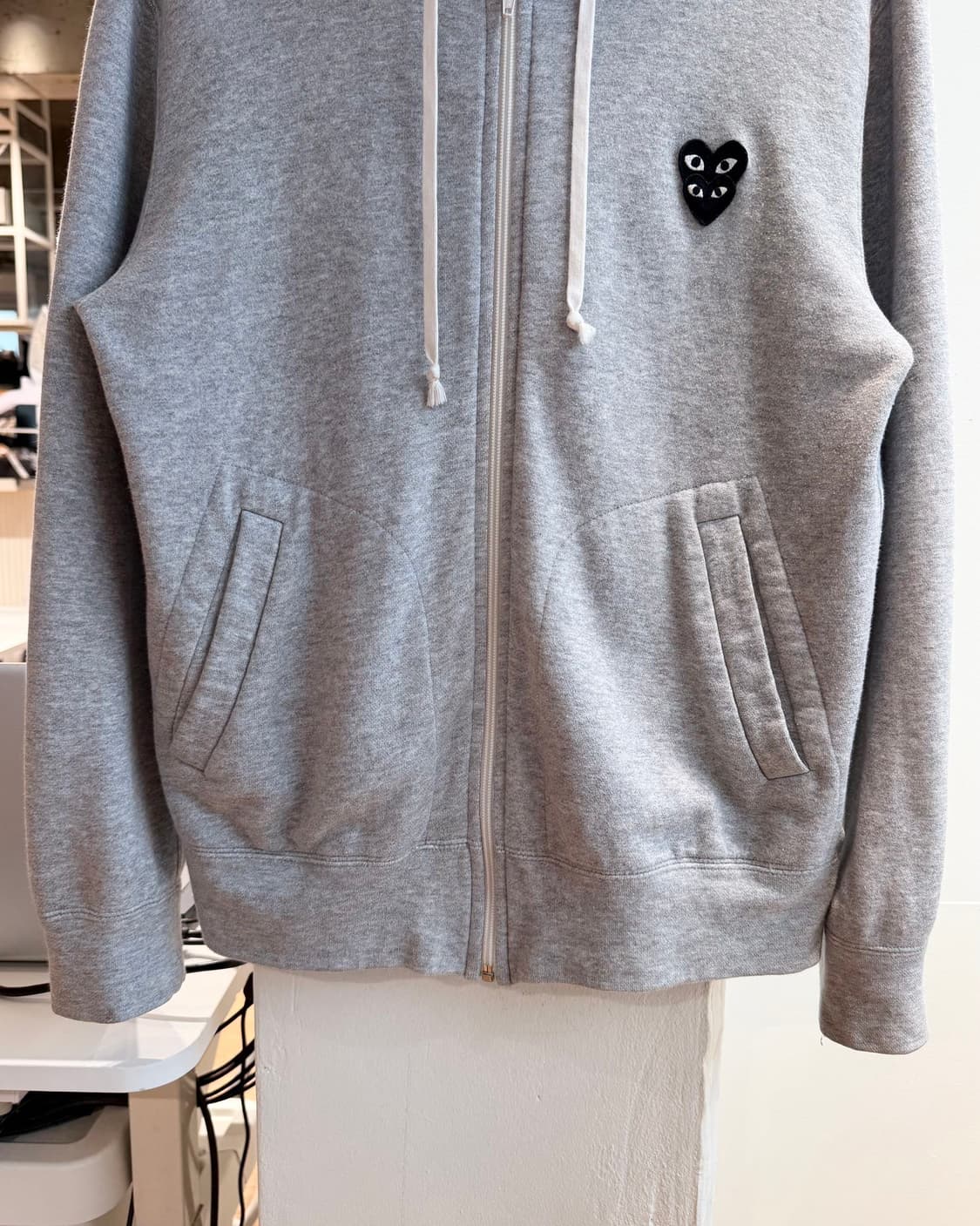 꼼데가르송 플레이 그레이 더블 블랙 하트 와펜 코튼 후드 집업 상품이미지6