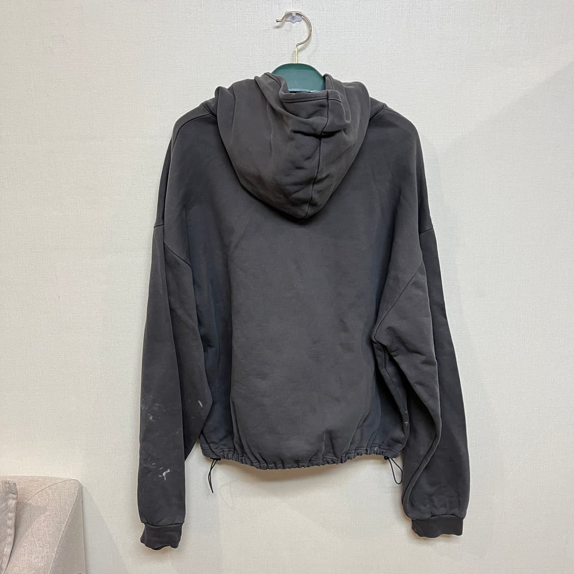 (XL정도 가오리핏) 한섬 LEEY 페인팅 후드 티셔츠 상품이미지4