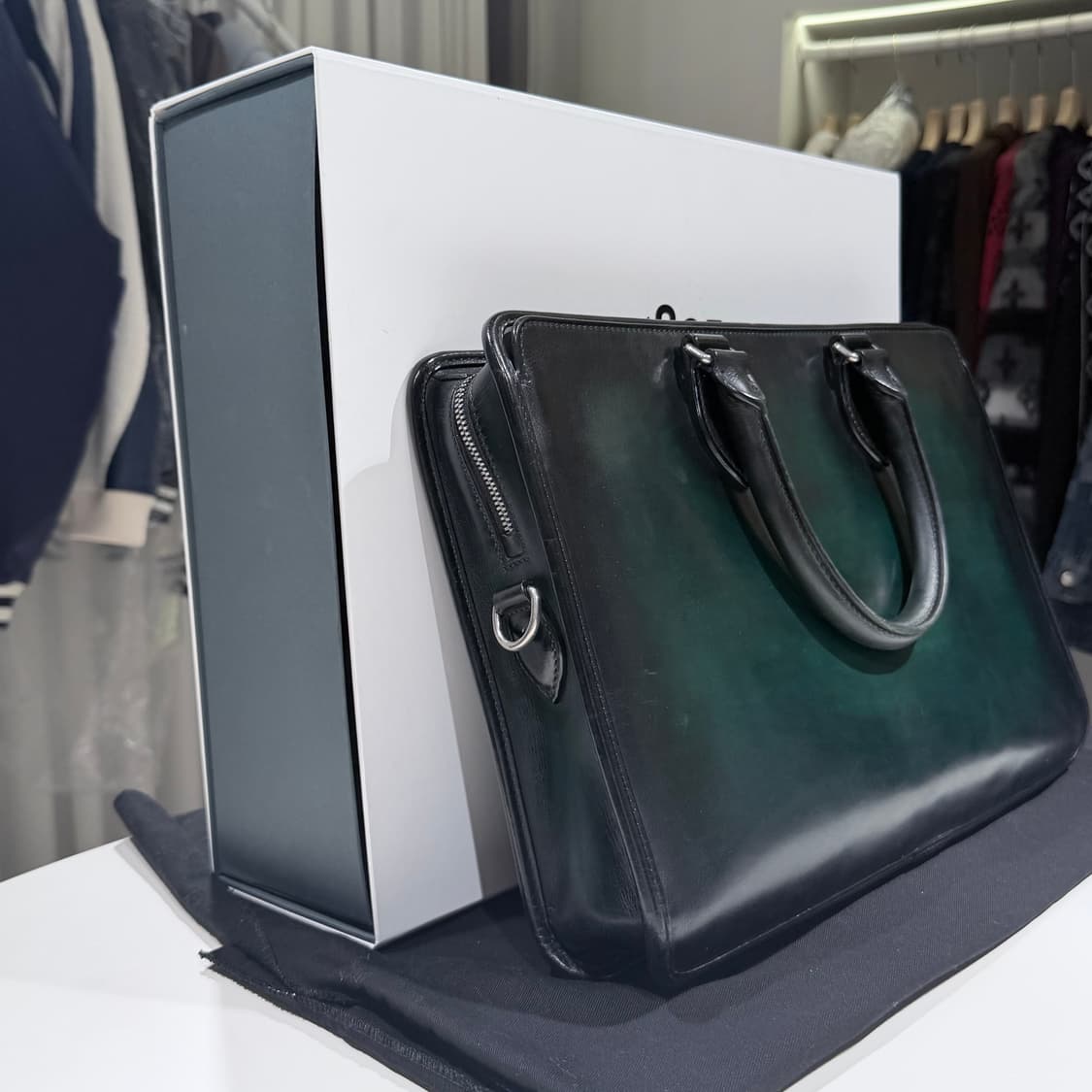 A+ / 벨루티 앙쥬르 스크리토 레더 브리프케이스 그린 파티나 상품이미지8