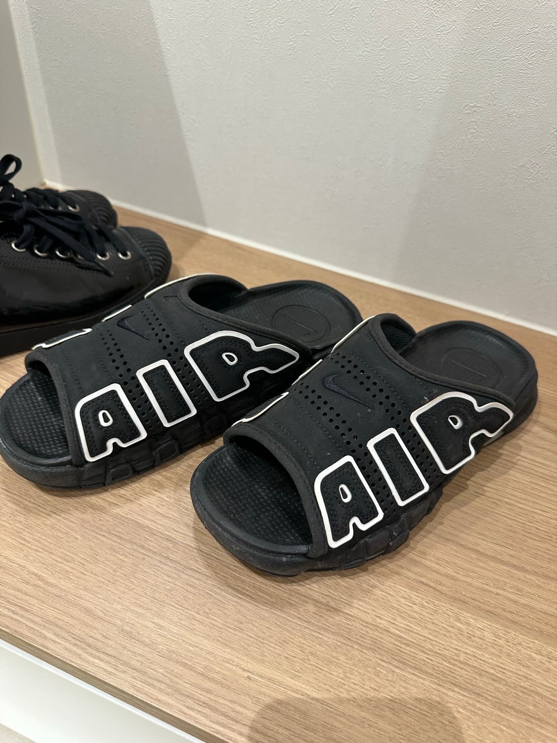 나이키 업템포 슬리퍼 250 사이즈 상품이미지1