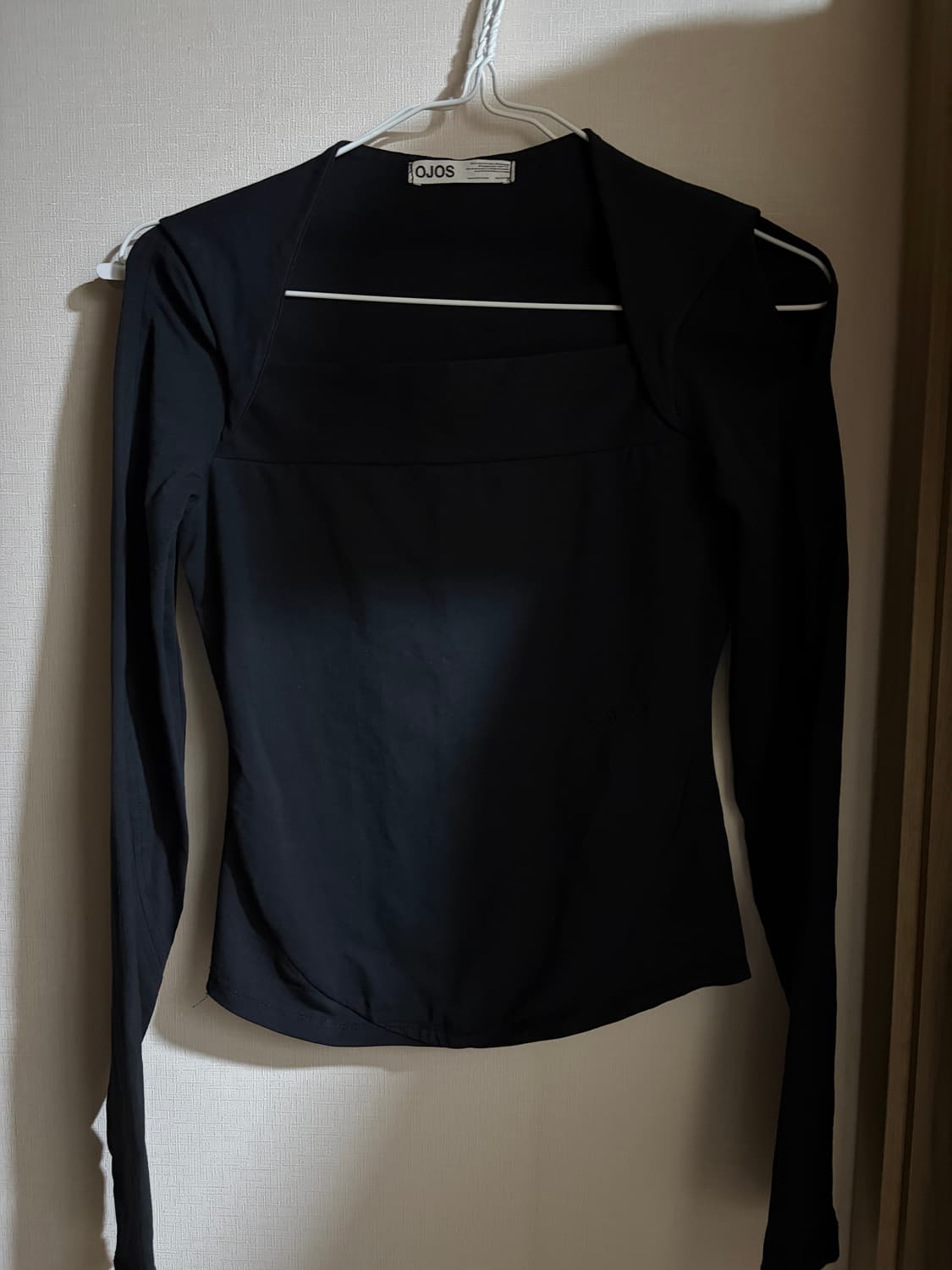 오호스 OJOS 블랙 롱 슬리브  상품이미지3