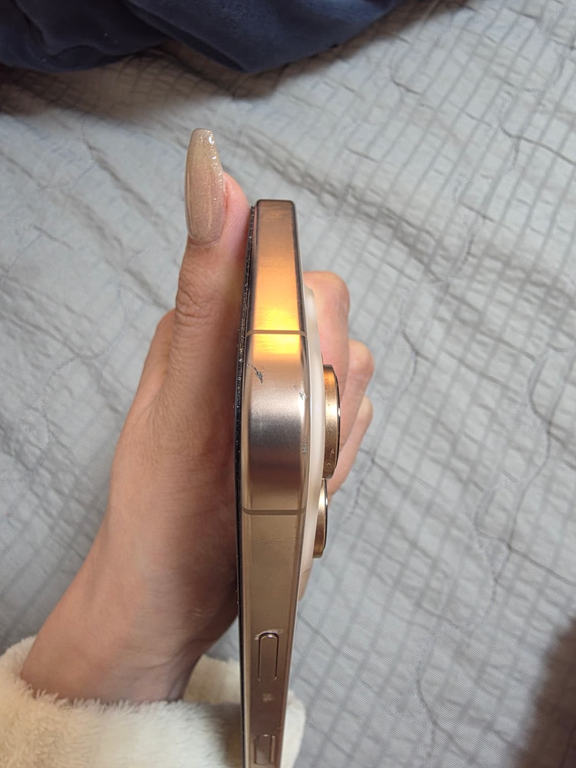 아이폰16프로 골드 상품이미지8