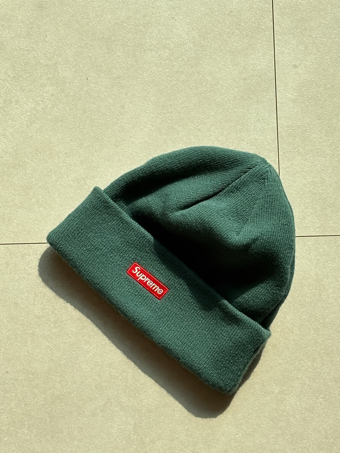 슈프림 x 뉴에라 비니 딥그린 상품이미지1