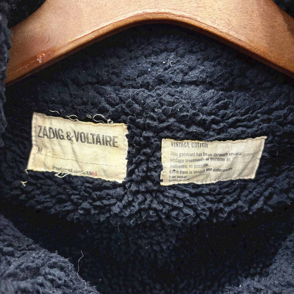 쟈딕 앤 볼테르 하이넥 자켓 플리스 안감 밑단 지퍼 디테일 블랙 상품이미지9