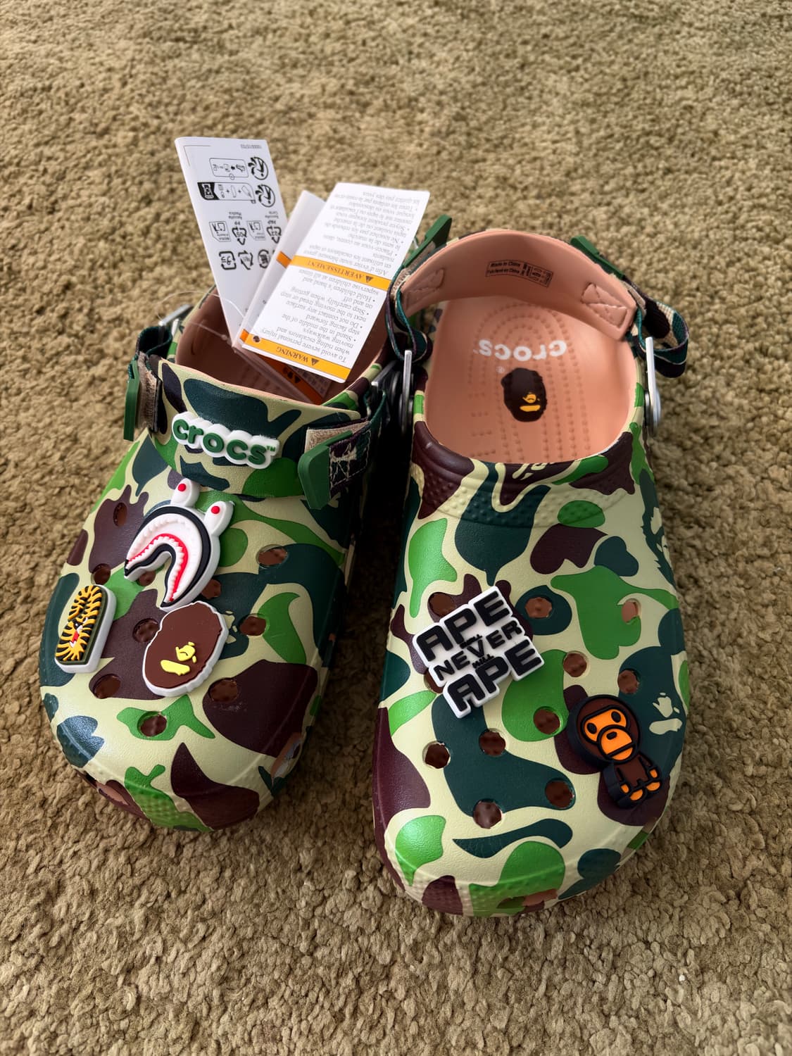 크록스 x 베이프 클래식 클로그 차이 상품이미지4