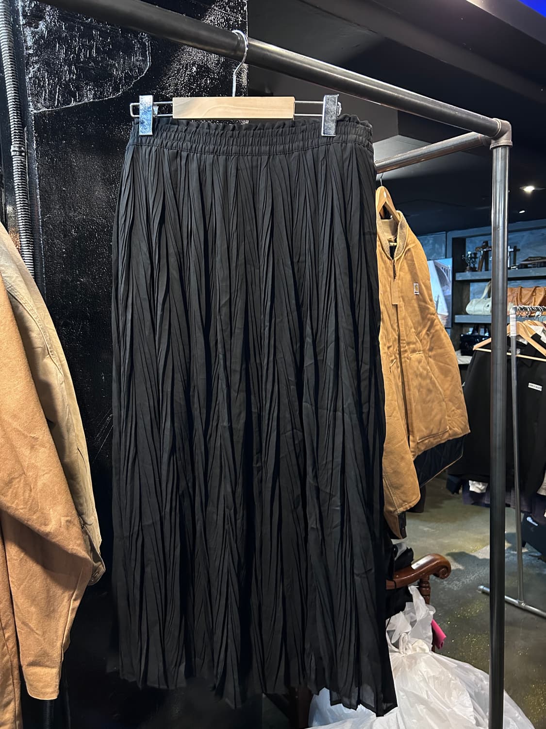 09. Black crinkle fleats Skirt 상품이미지1