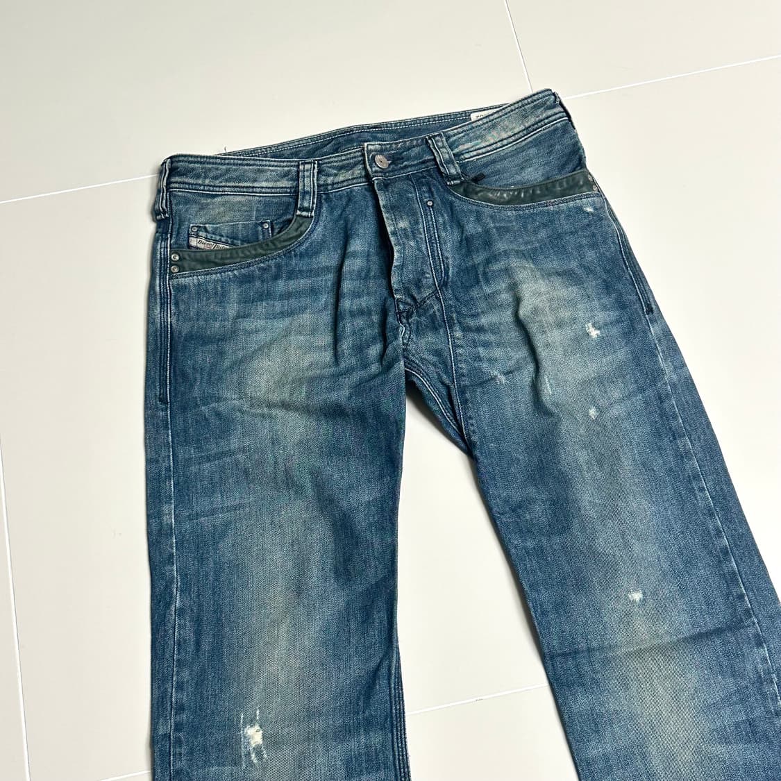 디젤 레더 포켓 루즈핏 데님 팬츠 상품이미지1