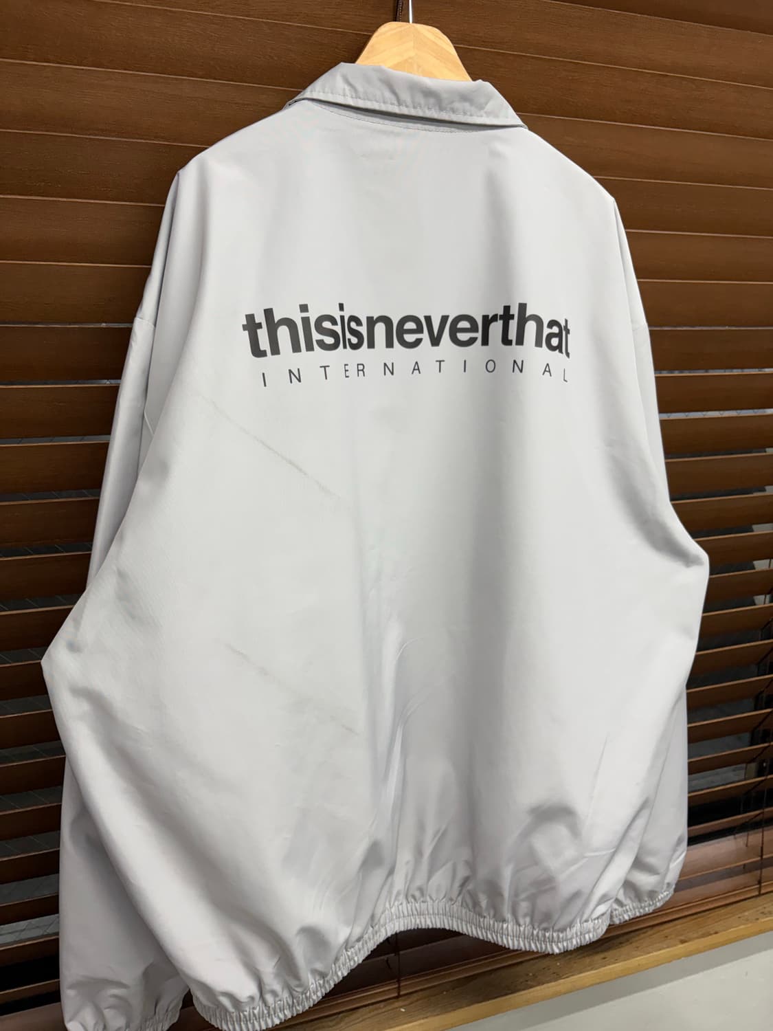 디스이즈네버댓 INTL Jacket Grey 바람막이 상품이미지2