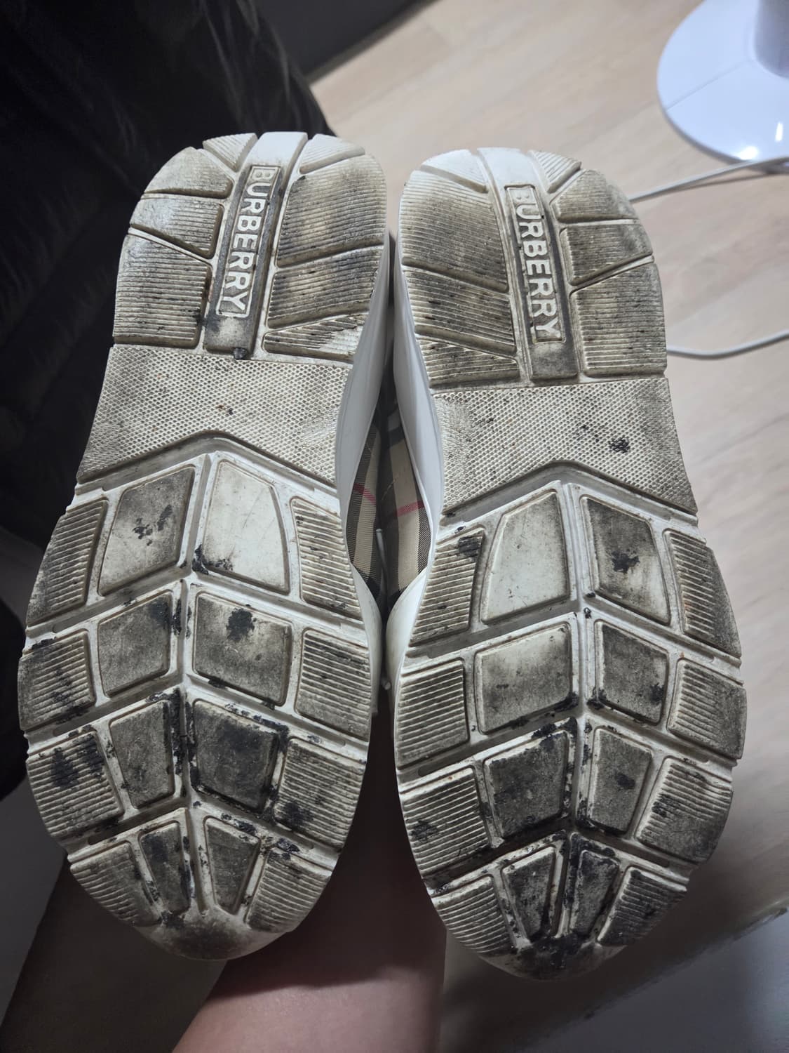 버버리 스니커즈 255 상품이미지7