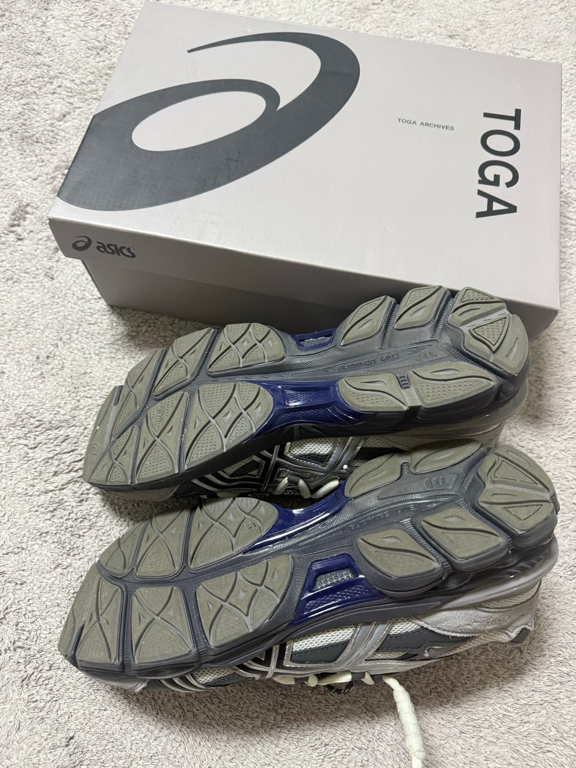 아식스X토가 젤 큐물러스 16 TG 그레이 블랙 퓨어 실버 상품이미지2