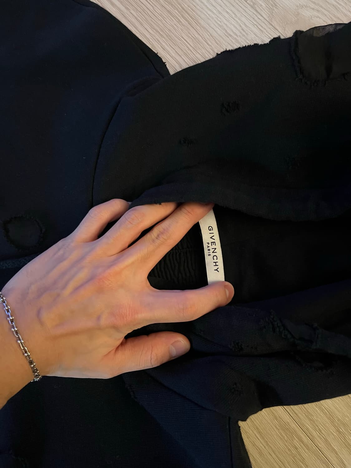 지방시 디스트레스드 블랙 후드티 상품이미지3