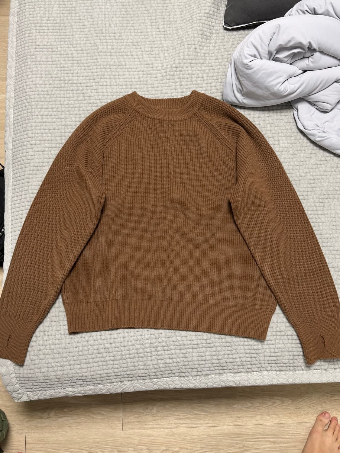 아웃스탠딩 크루넥 니트 브라운 상품이미지1