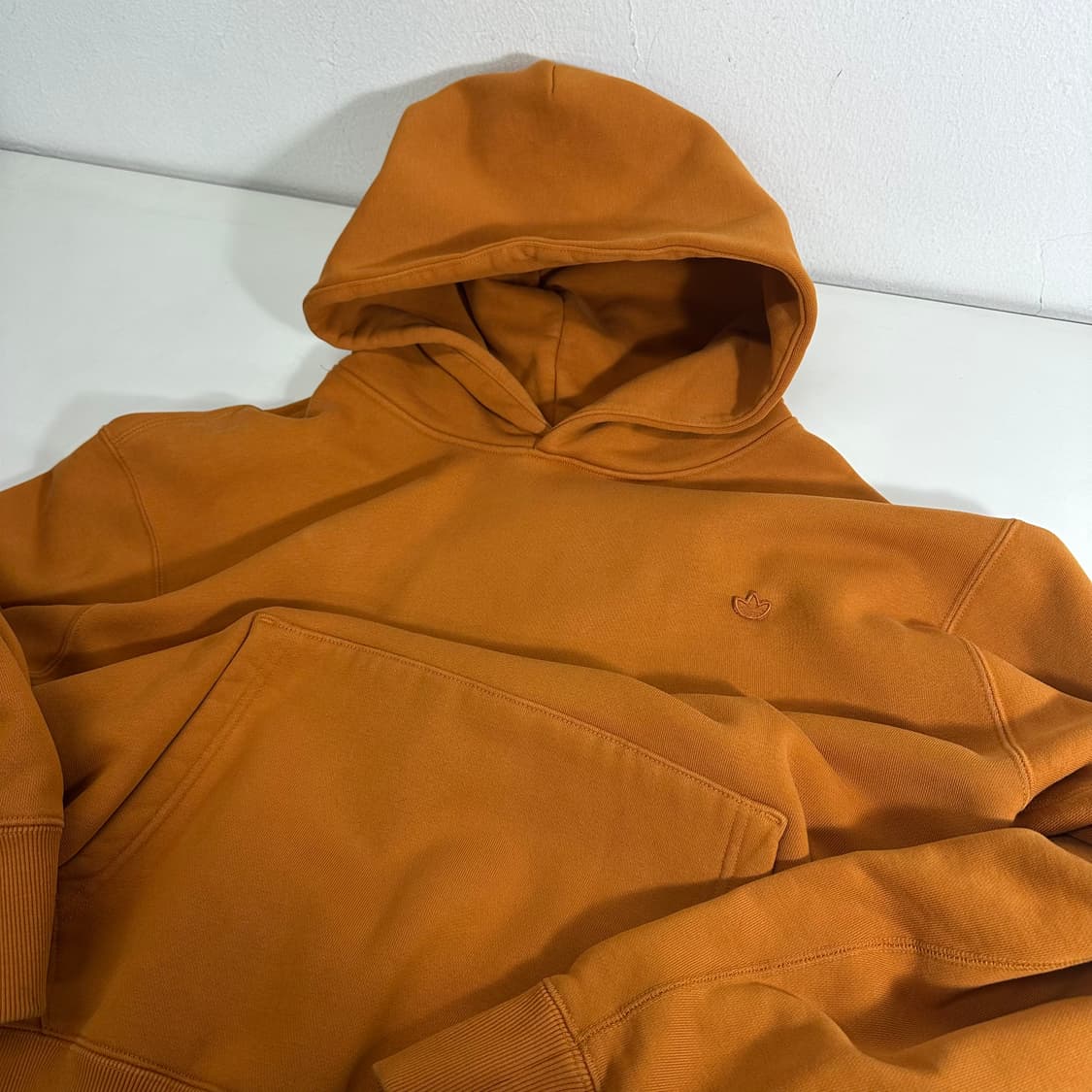 XL 아디다스 카멜 스몰로고 후드티 상품이미지1