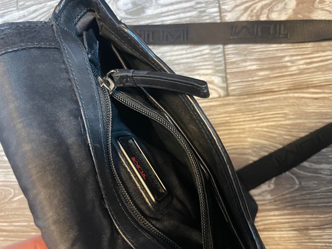 TUMI 투미 가죽 크로스백 블랙 상품이미지7