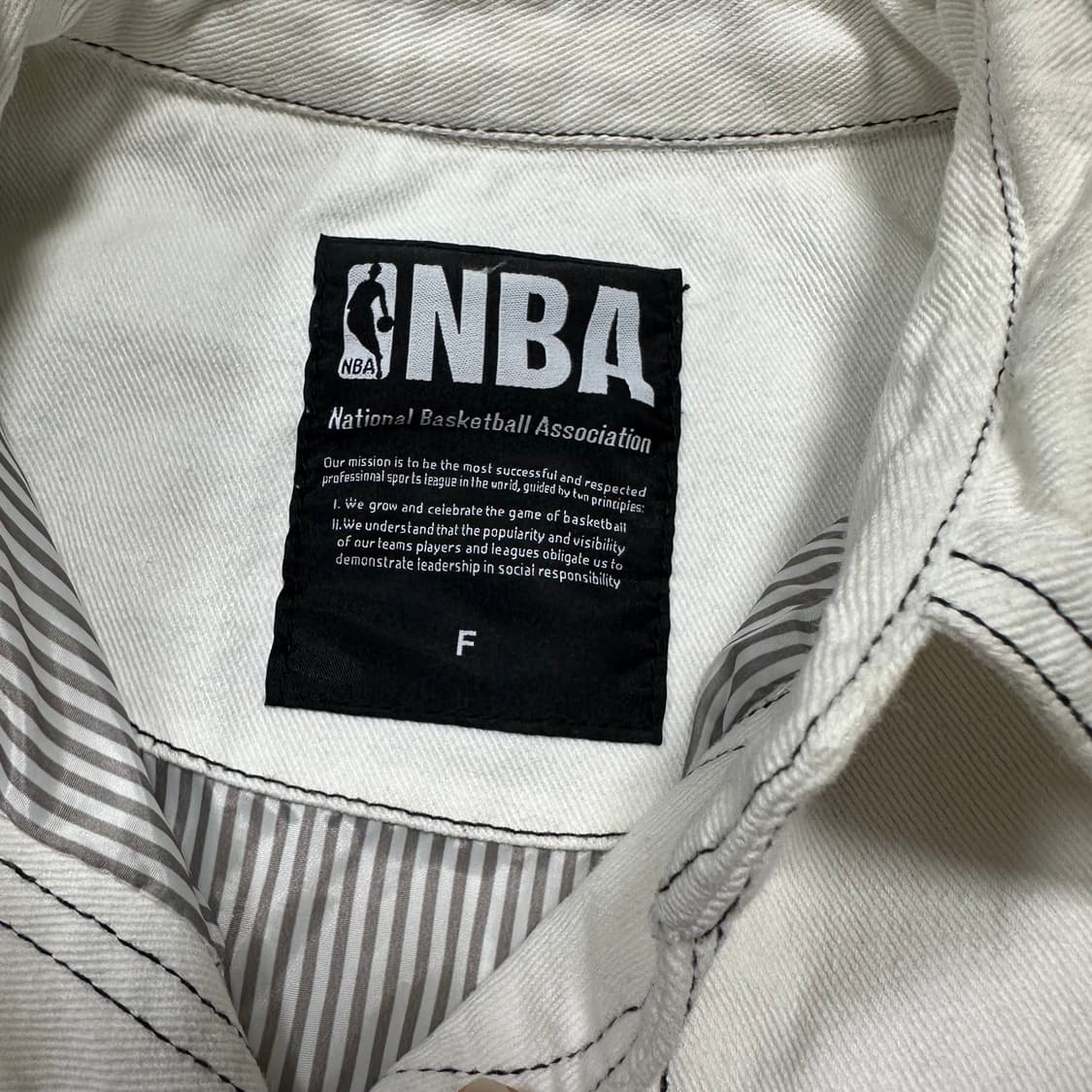 ✨ (바배) NBA 화이트 스티치 트러커 데님 자켓  상품이미지5