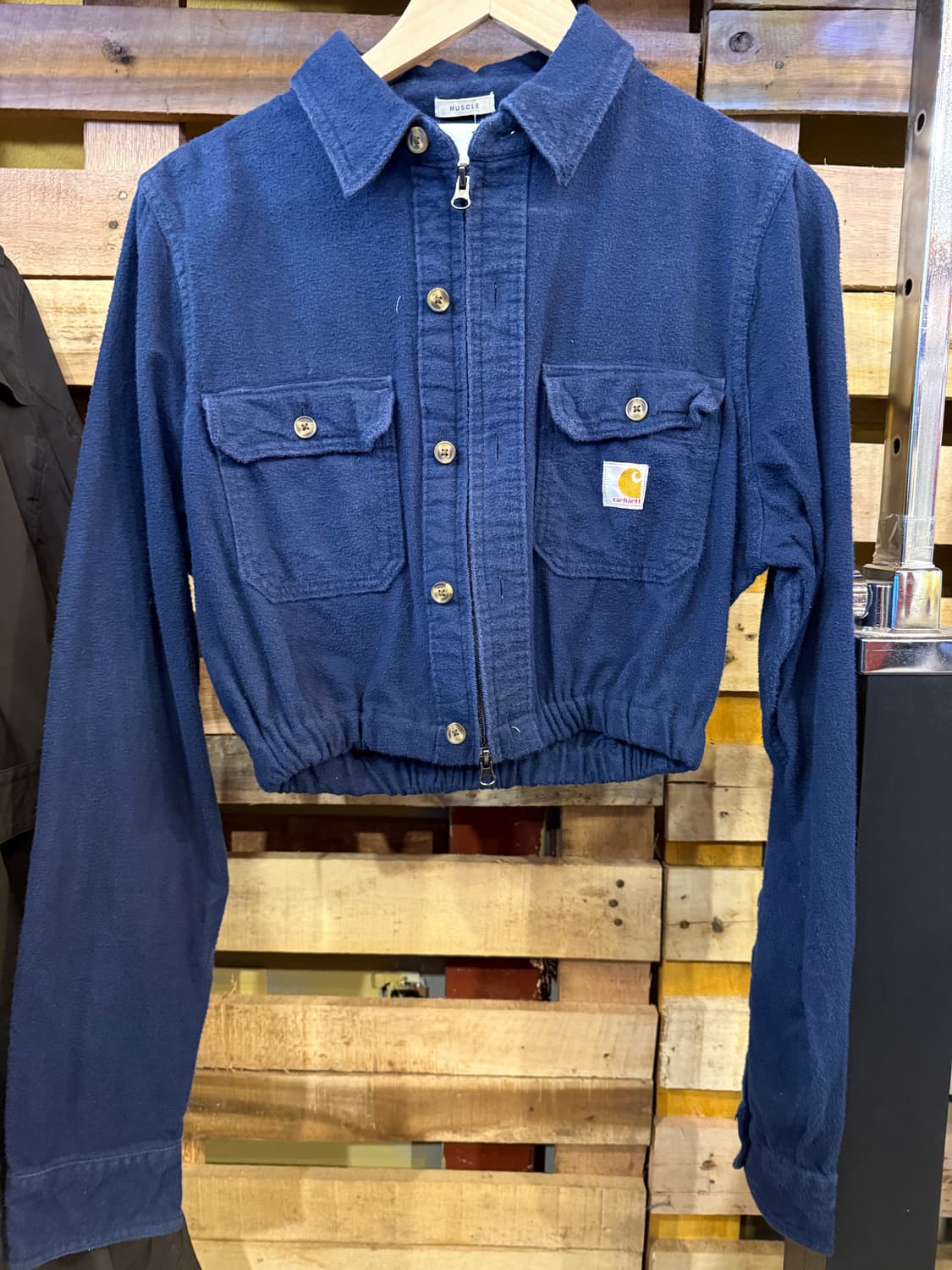 칼하트 네이비 리메이크 크롭 셔츠 자켓 상품이미지1