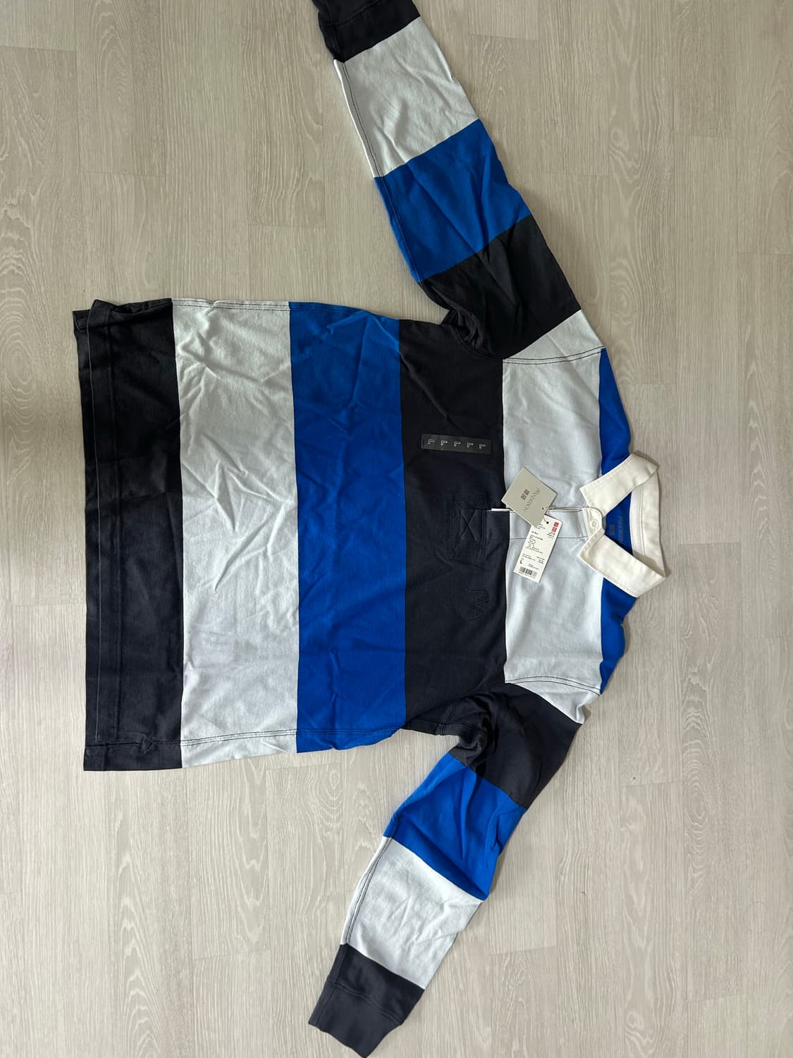 유니클로 JW앤더슨 오버사이즈 러거스트라이프 폴로셔츠 L 사이즈 상품이미지2