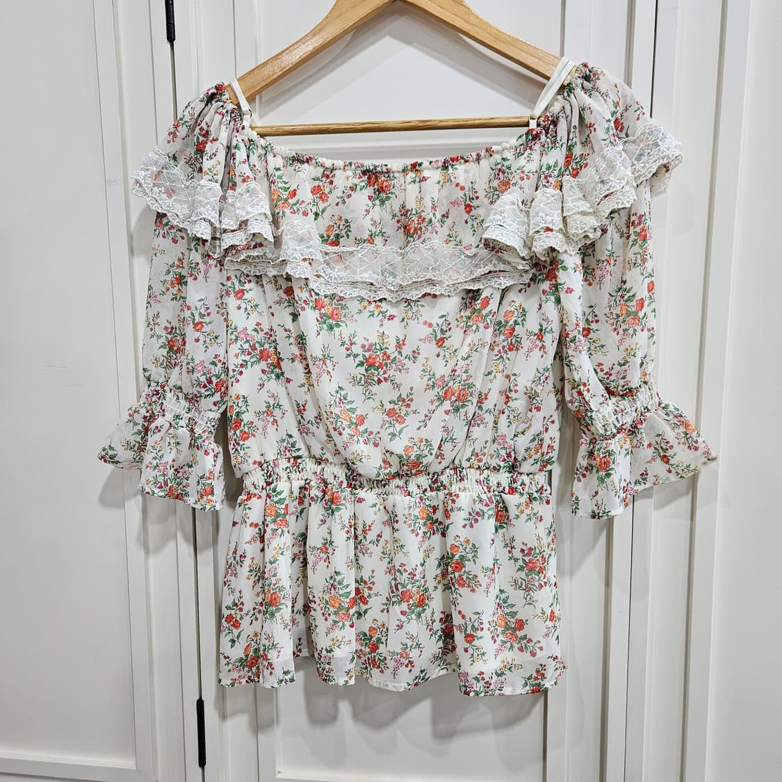 플라워 레이스 오프숄더 블라우스 상품이미지7