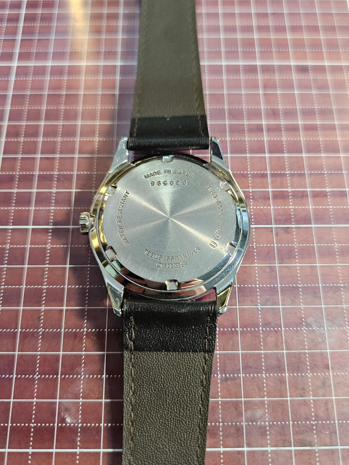 세이코 심플 클래식 라운드 데이데이트 쿼츠 시계 상품이미지4