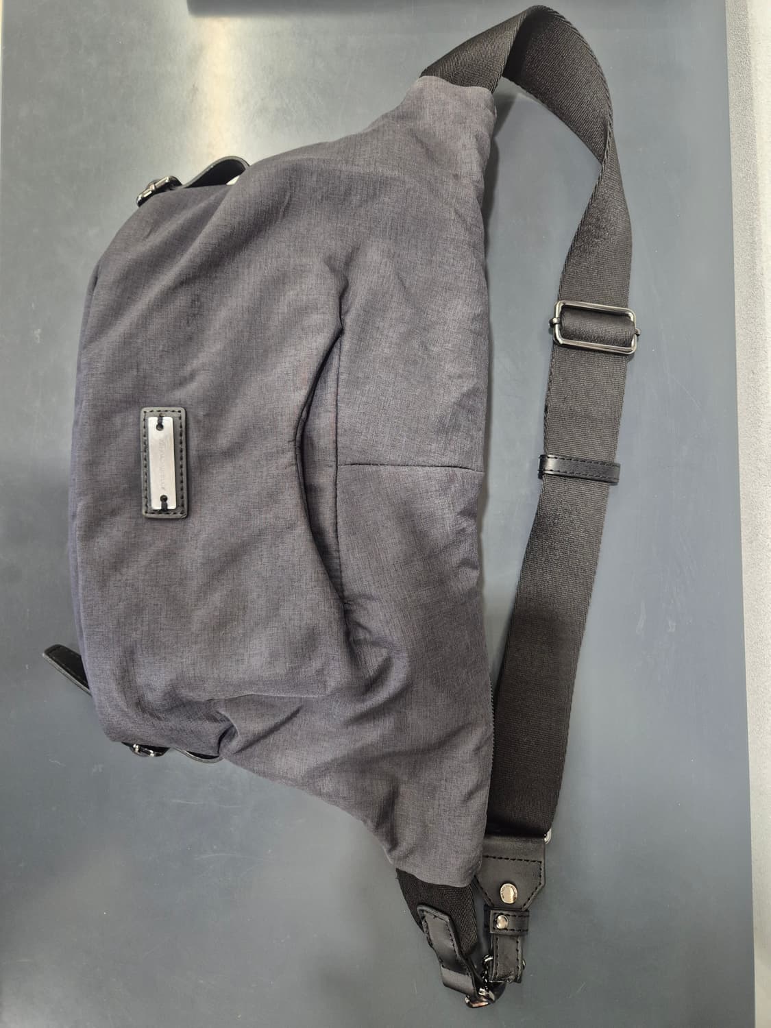 만다리나덕 브랜드의그레이 슬링백 상품이미지1