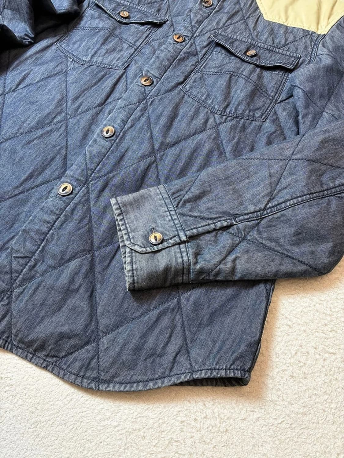 아르마니 진 누빔 웨스턴 퀼팅 셔츠 자켓 PN6980 상품이미지4