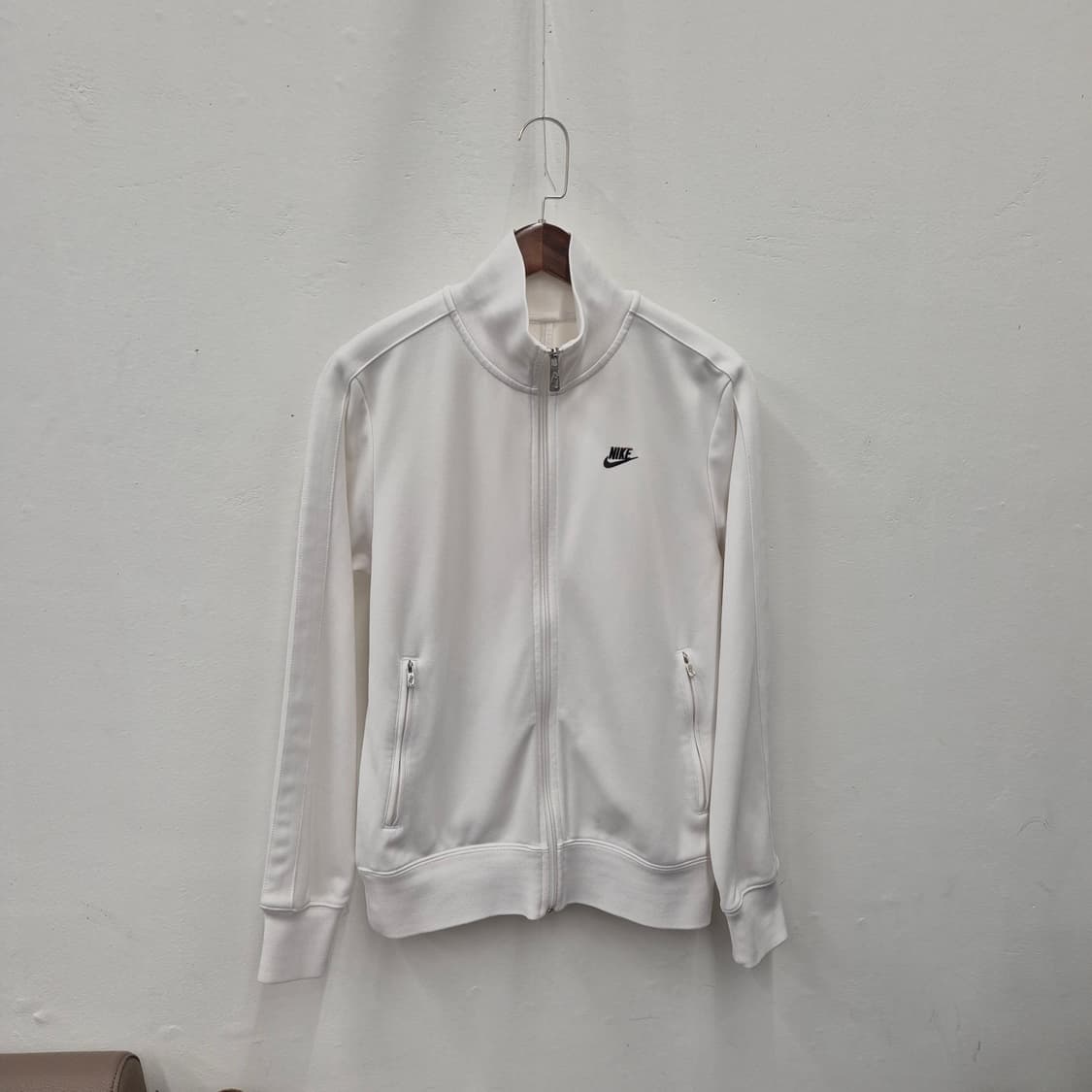 나이키 화이트 스우시 트랙탑 95 상품이미지1