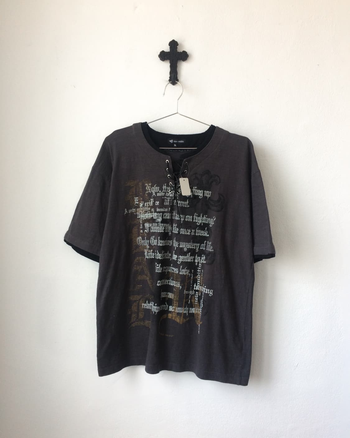 Lace up point lettering printing. t shir 상품이미지2