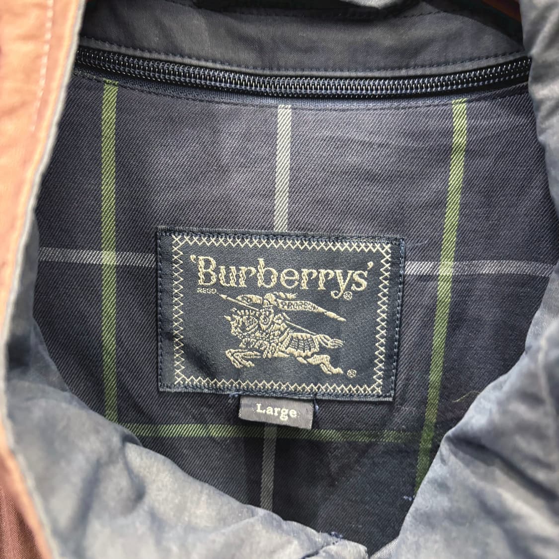 버버리 하프 코트 필드 자켓 싱글 브레스티드 스탠드 칼라 디테일 버건디 상품이미지7