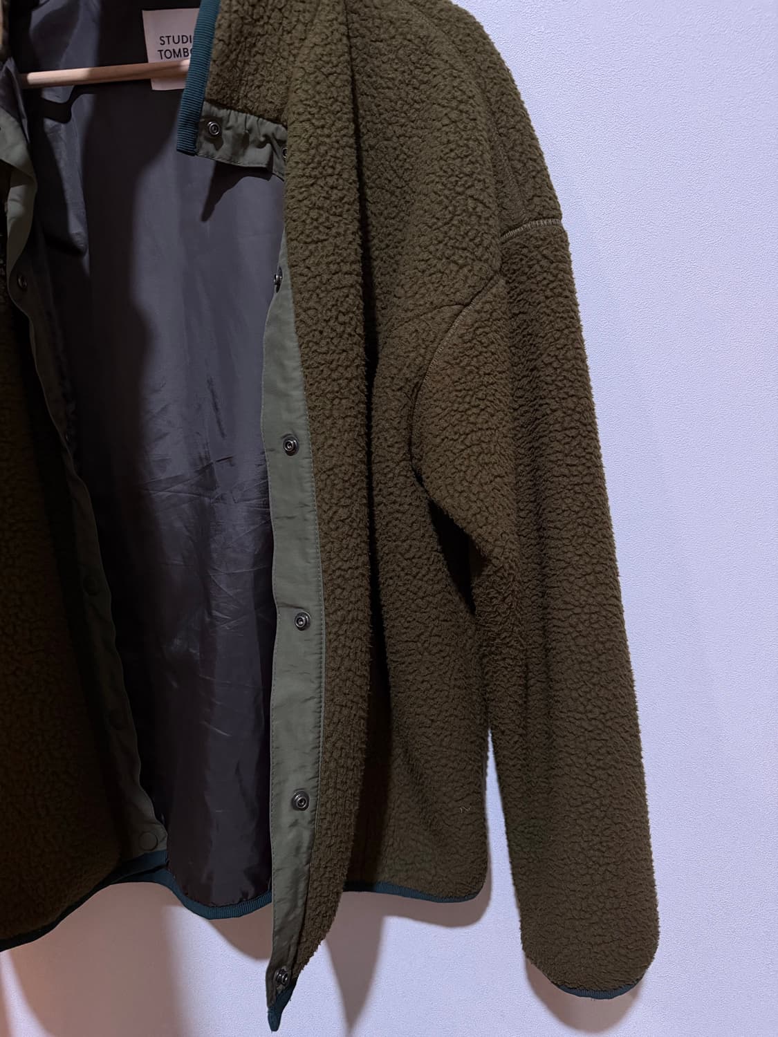 스튜디오톰보이 카키 뽀글이 버튼 후리스 STUDIO TOMBOY 상품이미지6