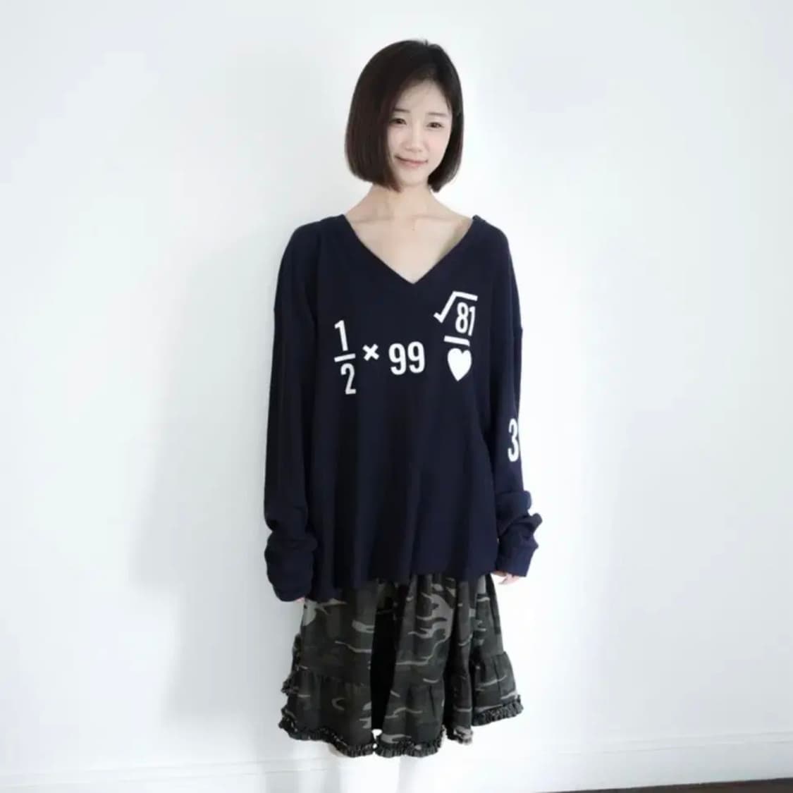 인앤양인하모니 루드 브이넥 니트 네이비 상품이미지1