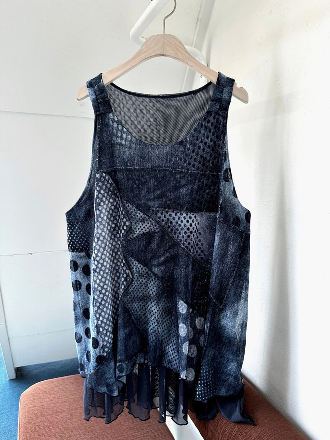 Sheer fabric fake layered sleeveless top 상품이미지6