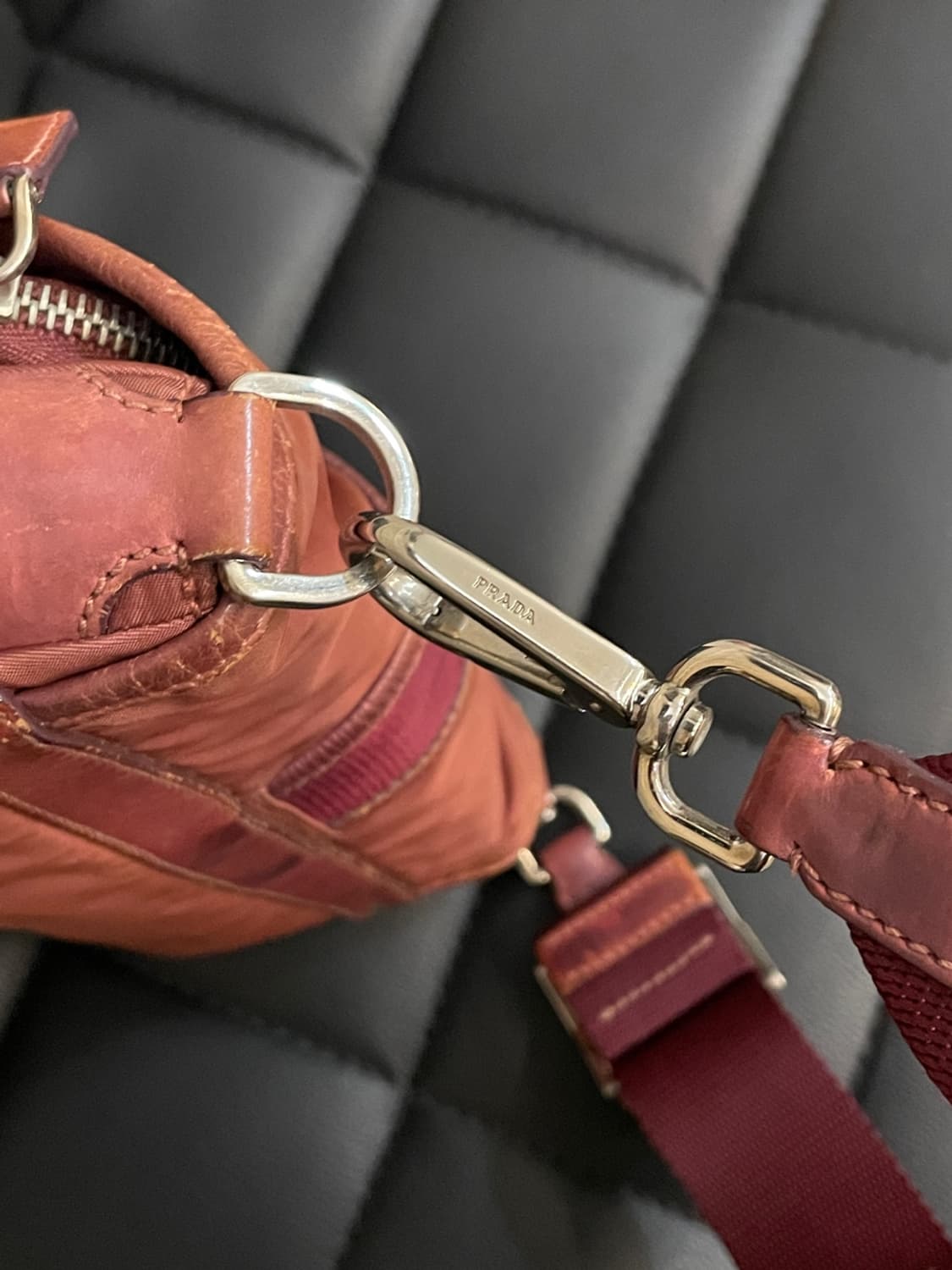 프라다 테수토 삼각 로고 숄더 백 상품이미지9