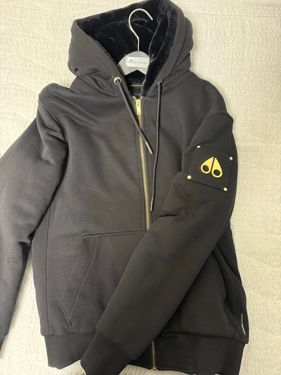 무스너클 버니스웨터 금장 상품이미지1